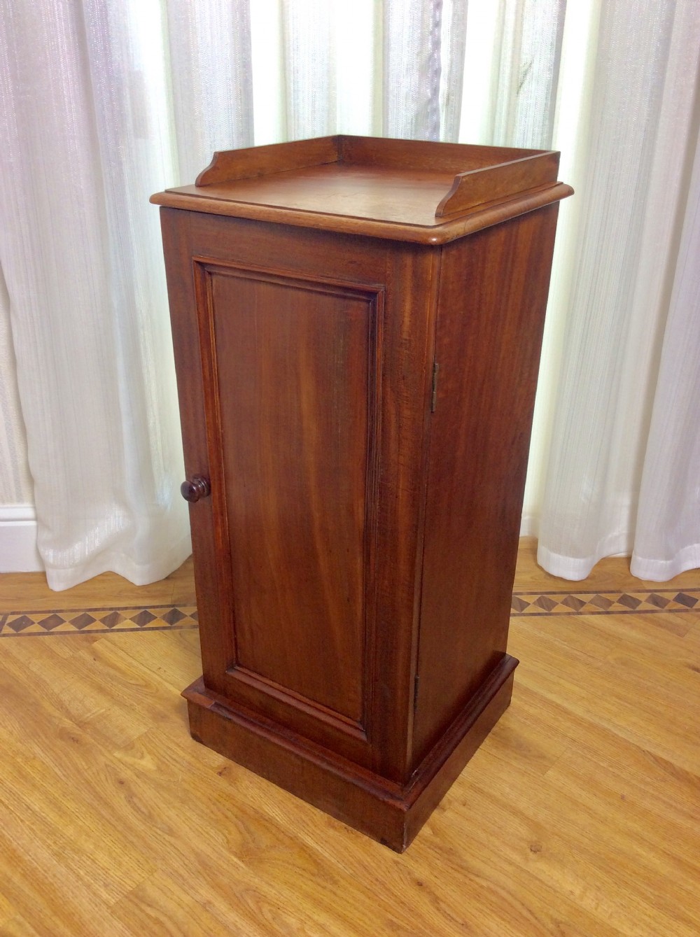 Victorian mahogany bedside cupboard 