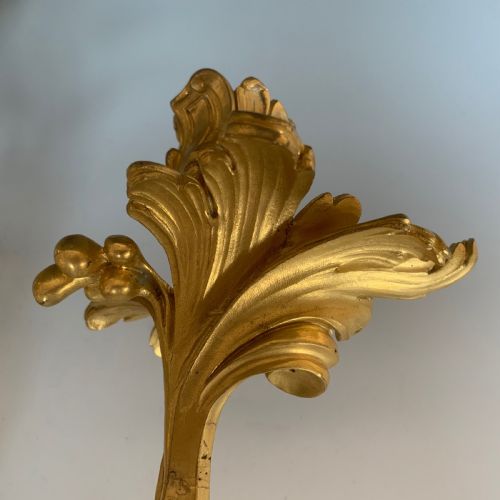 ANTIQUE FRENCH 19TH CENTURY GILT BRONZE LOUIS XV STYLE WALL LIGHT SCONCE - ADDITIONAL PHOTO 2