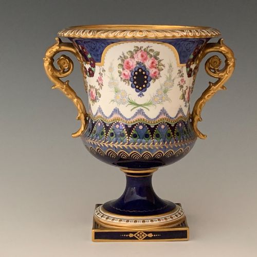 royal crown derby pedestal vase signed gregory - CATEGORY: ANTIQUE VASES - DATED 1910