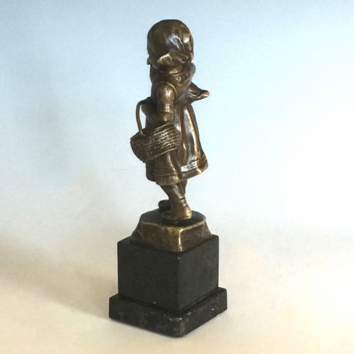EARLY 20TH CENTURY BRONZE 'GOOSE GIRL' BY JULIUS SCHMIDT FELLING - ADDITIONAL PHOTO 3