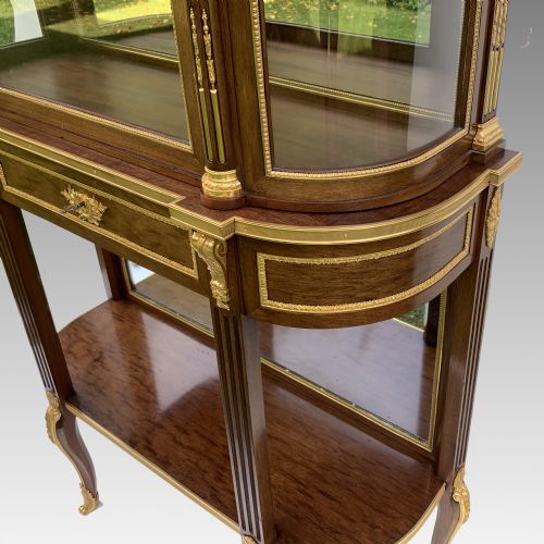 FRENCH MAHOGANY VITRINE ON STAND BY LAMPRE IN THE LOUIS XVI STYLE - ADDITIONAL PHOTO 1