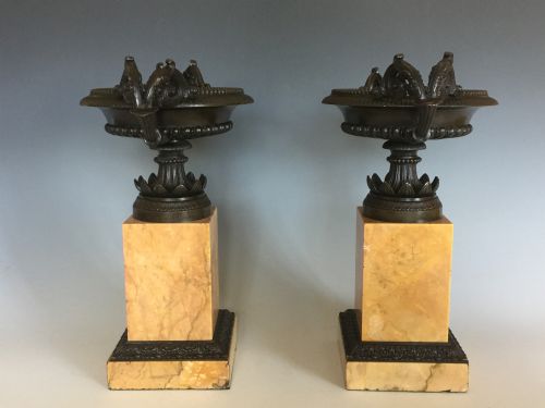ANTIQUE FRENCH CHARLES X PERIOD BRONZE TAZZAS ON MARBLE PLINTHS - ADDITIONAL PHOTO 1