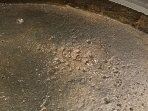 ANTIQUE FRENCH CHARLES X PERIOD BRONZE TAZZAS ON MARBLE PLINTHS - ADDITIONAL PHOTO 3