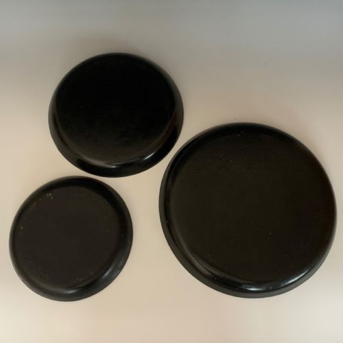 A SET OF THREE GRADUATED VICTORIAN PAPIER MACHE TRAYS - ADDITIONAL PHOTO 3