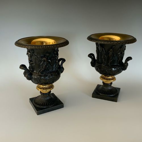 A PAIR OF MEDICI BORGHESE BRONZE VASES AFTER THE ANTIQUE IN GRAND TOUR STYLE - ADDITIONAL PHOTO 6