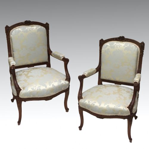 PAIR OF FRENCH WALNUT PARCEL GILT ARMCHAIRS LOUIS XV STYLE - ADDITIONAL PHOTO 1