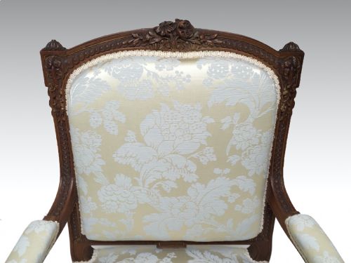 PAIR OF FRENCH WALNUT PARCEL GILT ARMCHAIRS LOUIS XV STYLE - ADDITIONAL PHOTO 3