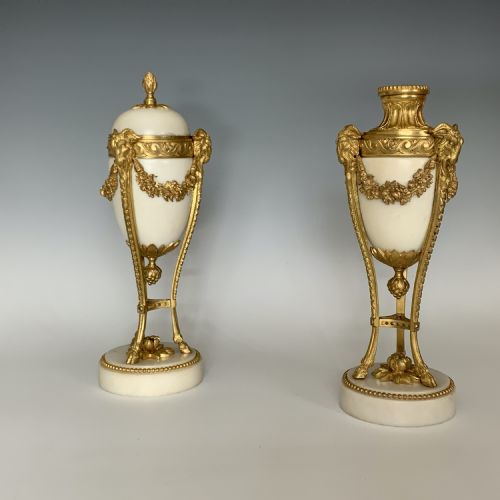 PAIR OF NAPOLEON III ORMOLU MOUNTED MARBLE CASSOLETTES - ADDITIONAL PHOTO 3