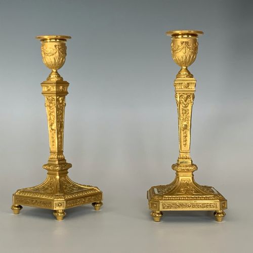 ANTIQUE VICTORIAN NEOCLASSICAL STYLE ORMOLU CANDLESTICKS - ADDITIONAL PHOTO 1