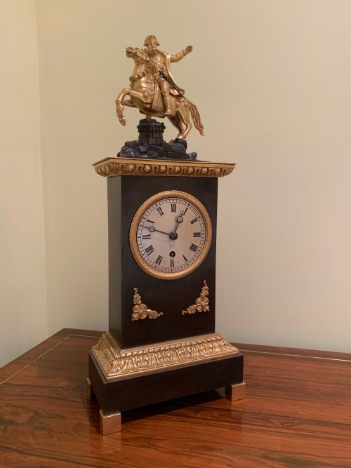 ANTIQUE FRENCH MANTEL TIMEPIECE DEPICTING NAPOLEON - ADDITIONAL PHOTO 1