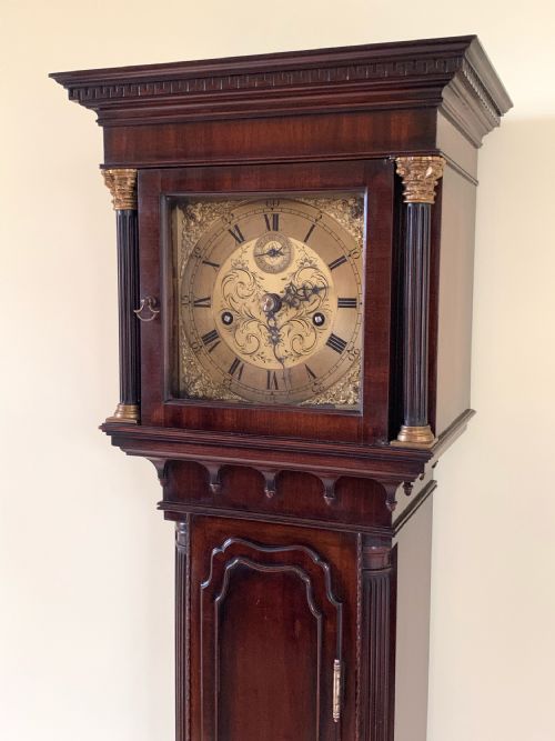 WARING GILLOW LIVERPOOL MAHOGANY 'GRANDMOTHER' LONGCASE CLOCK IN GEORGIAN STYLE - ADDITIONAL PHOTO 2