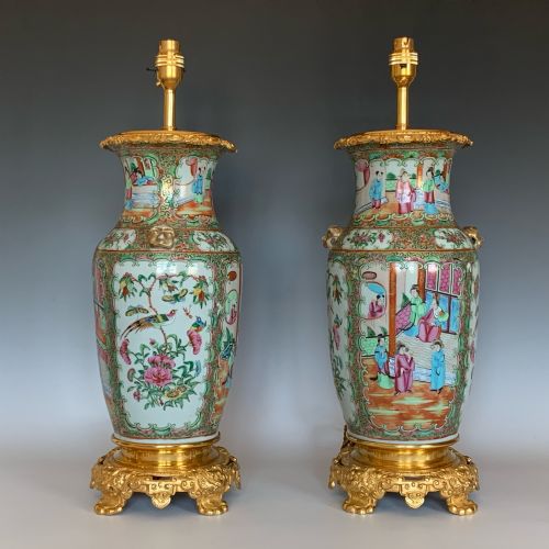 PAIR OF 19TH CENTURY CHINESE PORCELAIN ORMOLU TABLE LAMPS - ADDITIONAL PHOTO 2