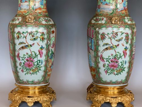PAIR OF 19TH CENTURY CHINESE PORCELAIN ORMOLU TABLE LAMPS - ADDITIONAL PHOTO 3