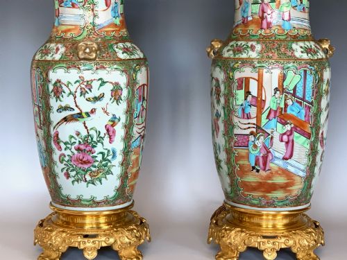 PAIR OF 19TH CENTURY CHINESE PORCELAIN ORMOLU TABLE LAMPS - ADDITIONAL PHOTO 4