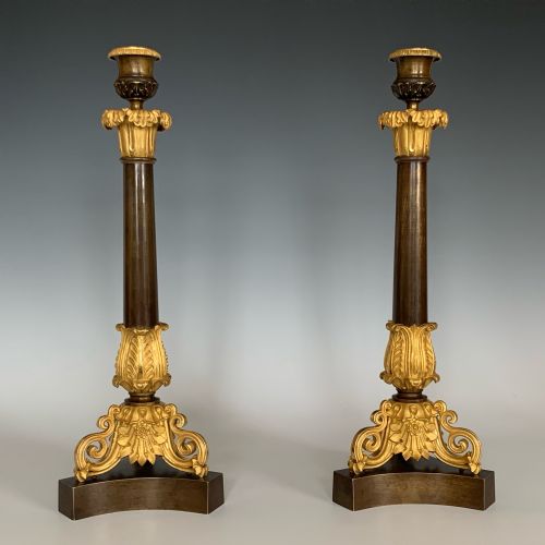 ANTIQUE PAIR OF FRENCH CHARLES X PATINATED GILT BRONZE CANDLESTICKS - ADDITIONAL PHOTO 3