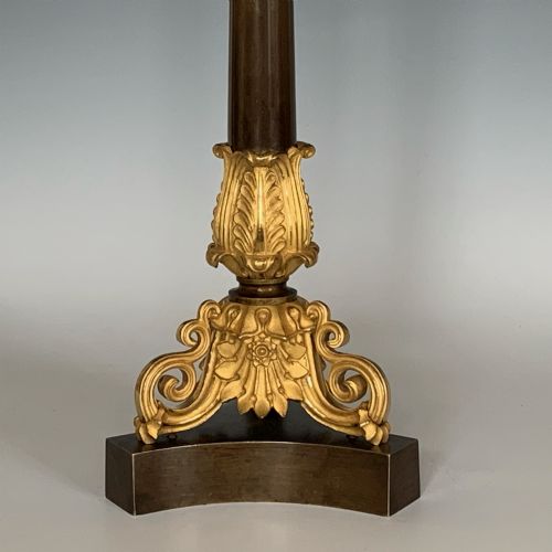 ANTIQUE PAIR OF FRENCH CHARLES X PATINATED GILT BRONZE CANDLESTICKS - ADDITIONAL PHOTO 5