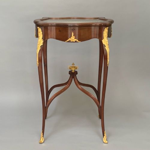 EDWARDIAN MAHOGANY ORMOLU DISPLAY BIJOUTERIE TABLE - ADDITIONAL PHOTO 2