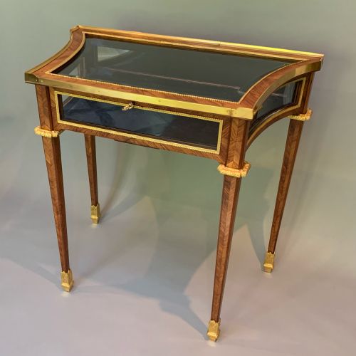 FRENCH KINGWOOD ORMOLU MOUNTED TABLE DISPLAY CABINET BIJOUTERIE - ADDITIONAL PHOTO 3