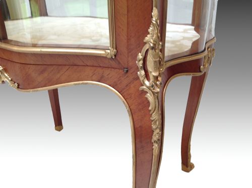 FRENCH ROSEWOOD AND GILT BRONZE MOUNTED TABLE VITRINE - ADDITIONAL PHOTO 2