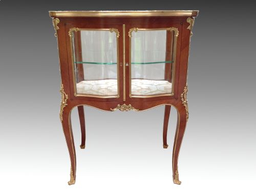 FRENCH ROSEWOOD AND GILT BRONZE MOUNTED TABLE VITRINE - ADDITIONAL PHOTO 3