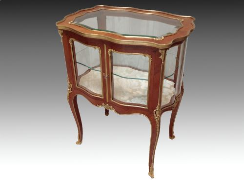 FRENCH ROSEWOOD AND GILT BRONZE MOUNTED TABLE VITRINE - ADDITIONAL PHOTO 4