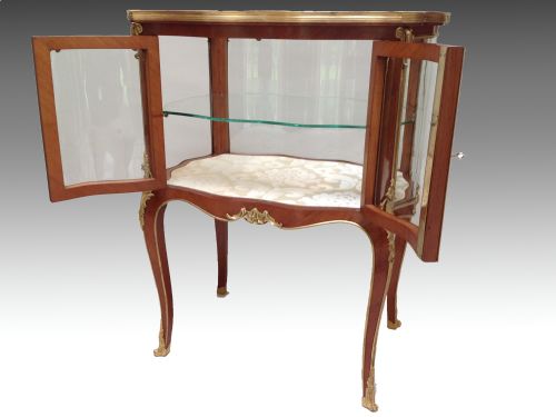 FRENCH ROSEWOOD AND GILT BRONZE MOUNTED TABLE VITRINE - ADDITIONAL PHOTO 5