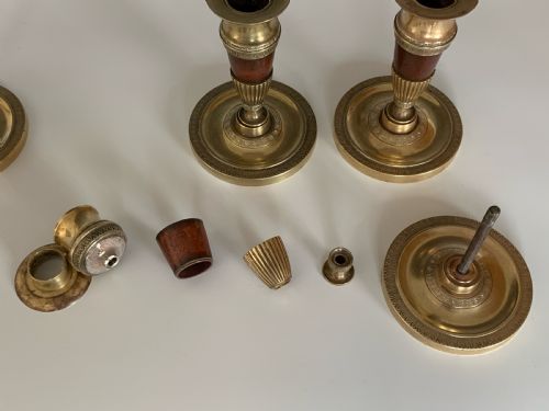 A SET OF FOUR REGENCY CANDLESTICKS - ADDITIONAL PHOTO 2