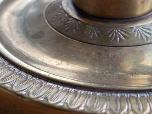 A SET OF FOUR REGENCY CANDLESTICKS - ADDITIONAL PHOTO 4