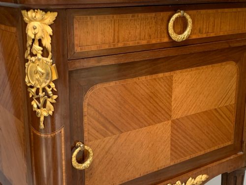 PAIR OF EARLY 20TH CENTURY BEDSIDE CABINETS - ADDITIONAL PHOTO 3