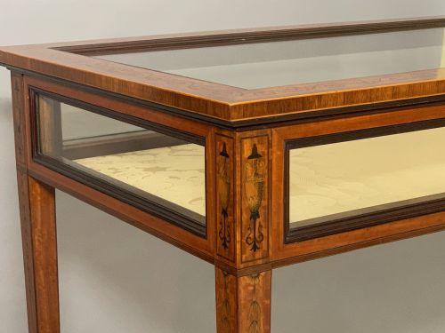 MARQUETRY INLAID SATINWOOD BIJOUTERIE DISPLAY TABLE BY EDWARDS ROBERTS - ADDITIONAL PHOTO 3