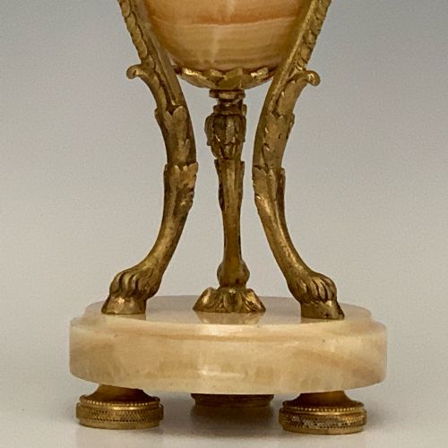 ANTIQUE LOUIS XVI STYLE FRENCH ORMOLU ONYX CASSOLETTES - ADDITIONAL PHOTO 2