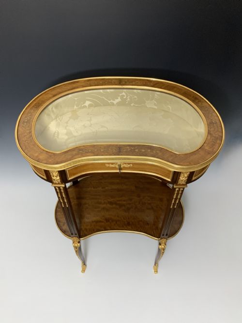 VICTORIAN ORMOLU MOUNTED BIJOUTERIE TABLE VITRINE - ADDITIONAL PHOTO 4