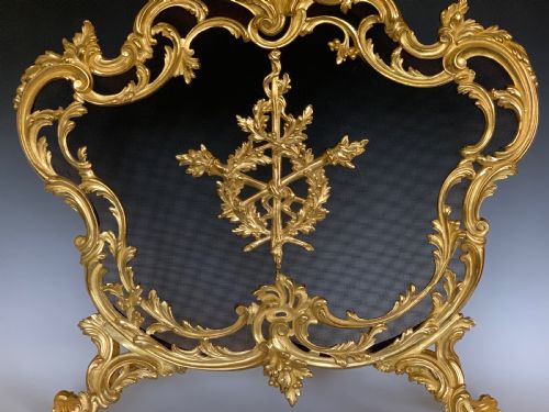 FRENCH ORMOLU FIRESCREEN IN THE LOUIS XV STYLE FIRE SCREEN - ADDITIONAL PHOTO 1