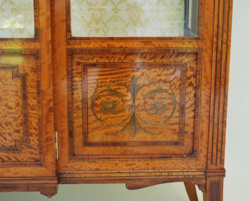ANTIQUE LATE VICTORIAN SATINWOOD EDWARDS ROBERTS DISPLAY CABINET - ADDITIONAL PHOTO 1