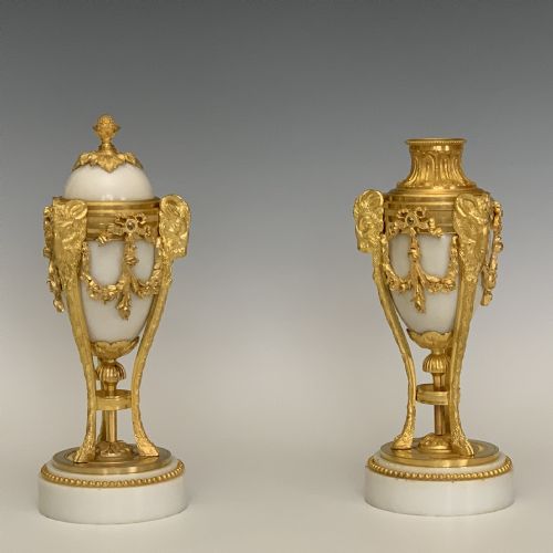 LOUIS XVI STYLE PAIR OF ORMOLU MARBLE CASSOLETTES - ADDITIONAL PHOTO 3