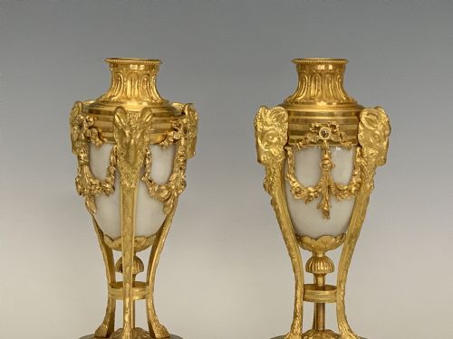 LOUIS XVI STYLE PAIR OF ORMOLU MARBLE CASSOLETTES - ADDITIONAL PHOTO 5