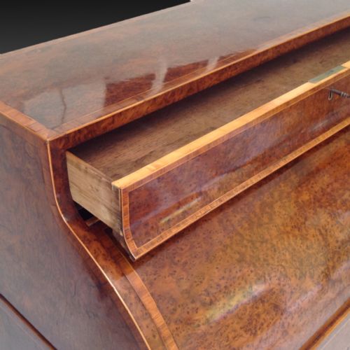 HEPPLEWHITE PERIOD FIGURED YEW WOOD CYLINDER BUREAU - ADDITIONAL PHOTO 4