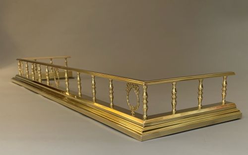 EDWARDIAN NEOCLASSICAL STYLE BRASS FENDER - ADDITIONAL PHOTO 5