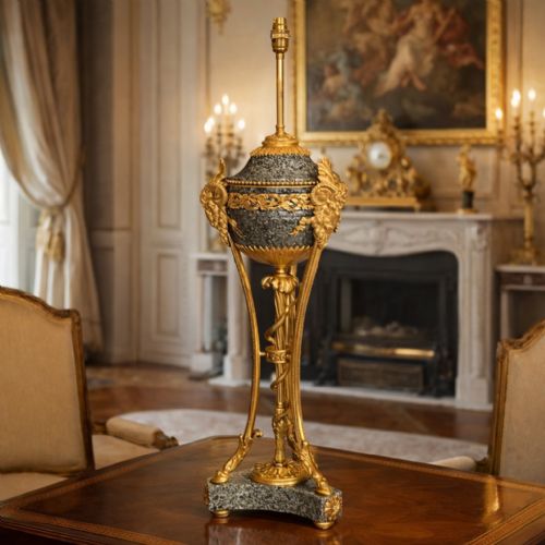 FINE CONTINENTAL ORMOLU MOUNTED TABLE LAMP OF LARGE SIZE - ADDITIONAL PHOTO 1