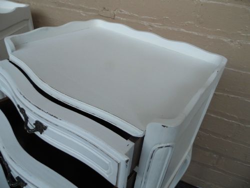 PAIR OF FRENCH PAINTED BEDSIDE CABINETS - ADDITIONAL PHOTO 3