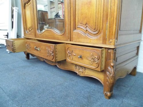 LARGE CARVED OAK FRENCH ARMOIRE - ADDITIONAL PHOTO 3
