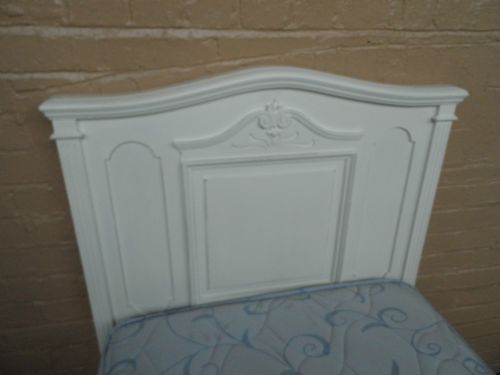 PAINTED CARVED SINLGE BED - ADDITIONAL PHOTO 3