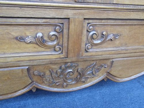 LARGE OAK FRENCH ARMOIRE - ADDITIONAL PHOTO 2