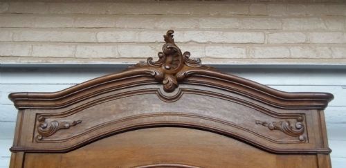 FRENCH OAK ARMOIRE - ADDITIONAL PHOTO 3