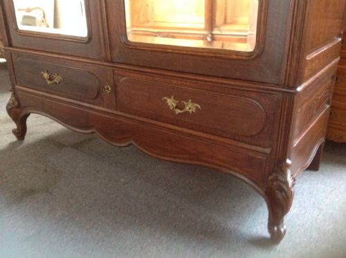 LARGE OAK FRENCH ARMOIRE - ADDITIONAL PHOTO 1