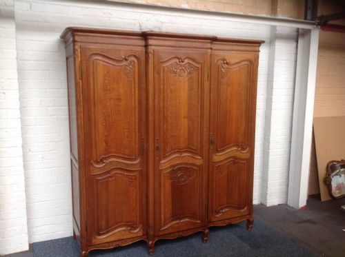 large oak breakfront french armoire - CATEGORY: ANTIQUE WARDROBES - DATED 1920