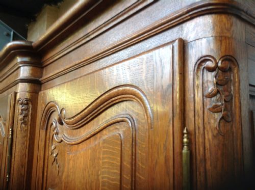 LARGE OAK BREAKFRONT FRENCH ARMOIRE - ADDITIONAL PHOTO 1