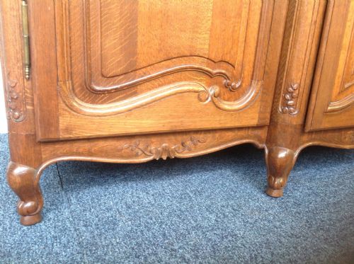 LARGE OAK BREAKFRONT FRENCH ARMOIRE - ADDITIONAL PHOTO 4