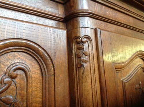 LARGE OAK BREAKFRONT FRENCH ARMOIRE - ADDITIONAL PHOTO 5