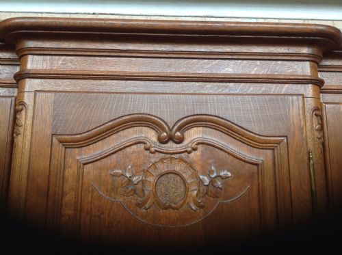 LARGE OAK BREAKFRONT FRENCH ARMOIRE - ADDITIONAL PHOTO 9